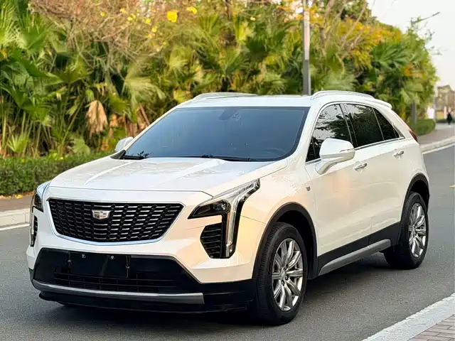 CADILLAC XT4