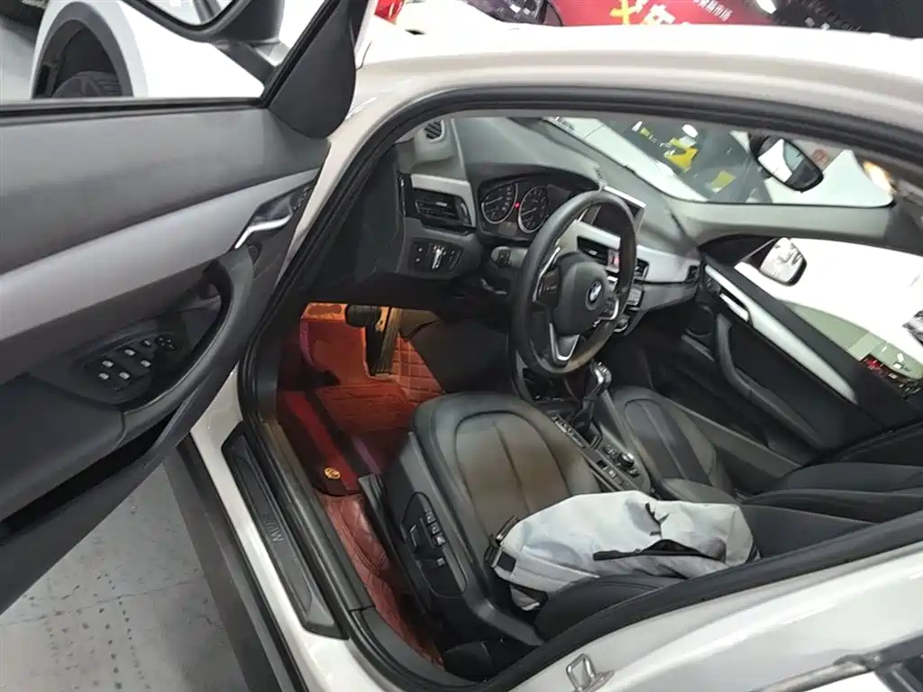 BMW X1 2016 sDrive18Li Premium Model фото 16