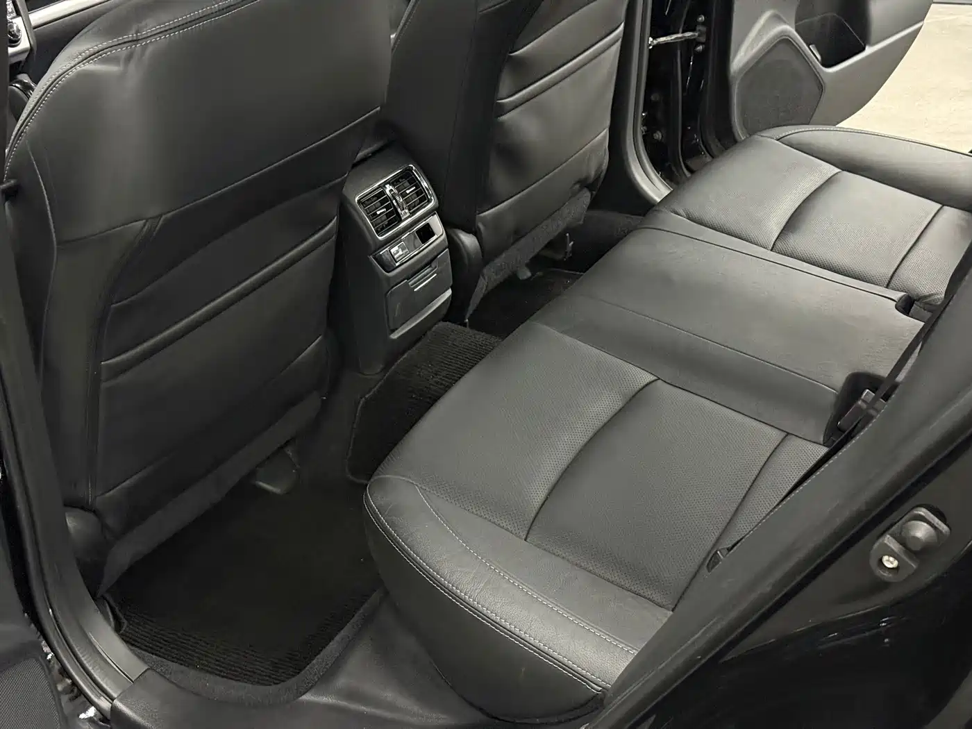 Subaru Legacy 2016 2.5i AWD Glory Edition фото 16