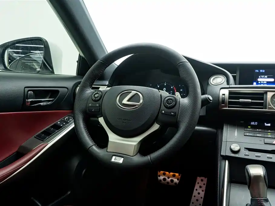 Lexus IS 2015 200t F SPORT фото 23