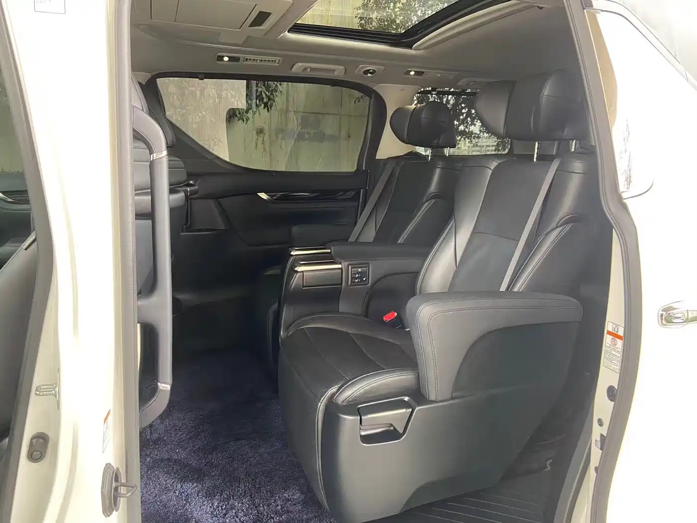 Toyota Vellfire 2021 Crown Hybrid 2.5L HV Luxury Edition фото 14
