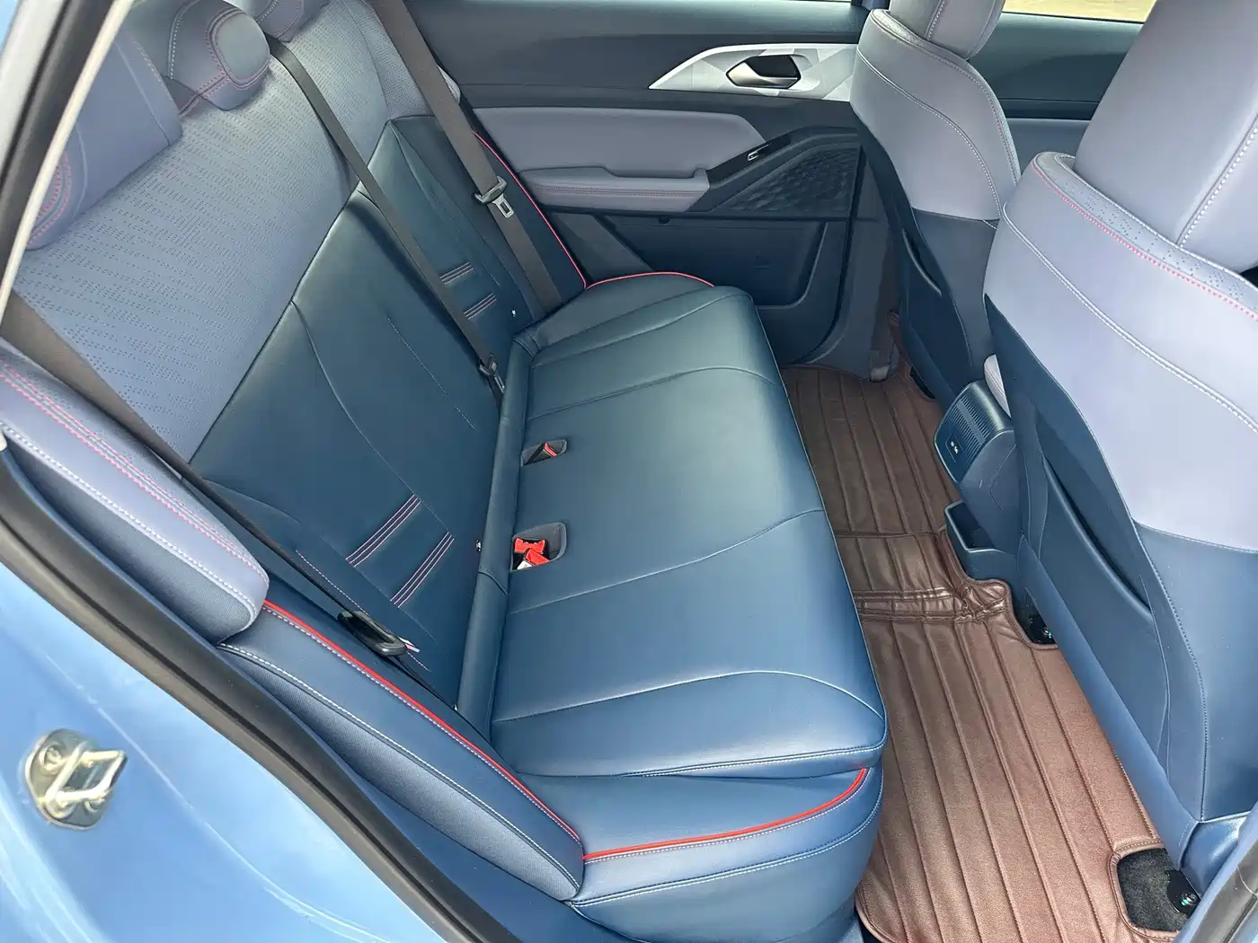 Фото 8 - Geely Geometry E Firefly