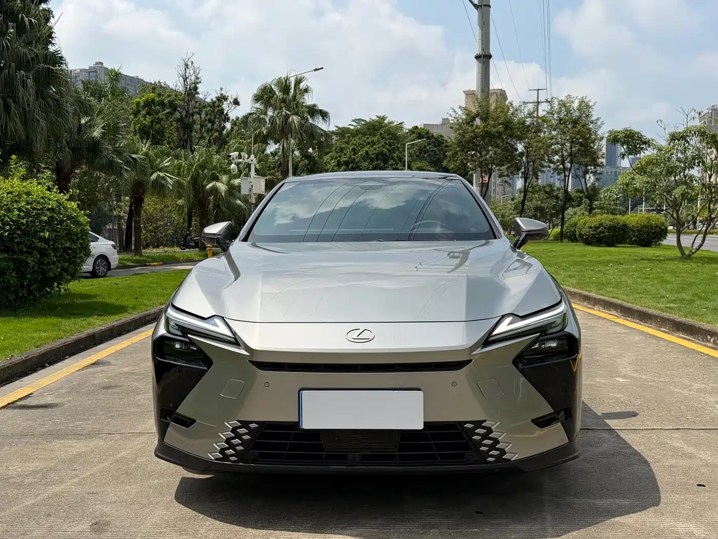 Lexus ES 2026 2025 Model 300h Base Version