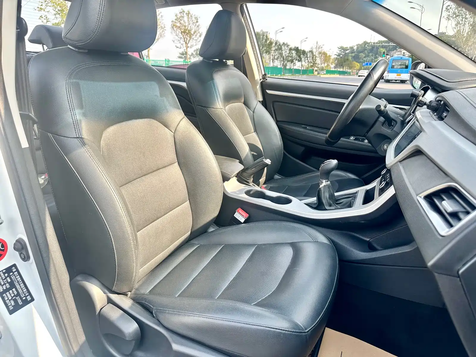 Фото 18 - Geely Vision