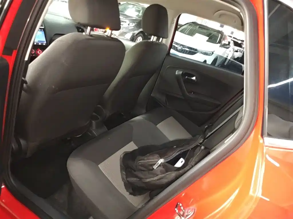 Volkswagen Polo 2016 1.4L Automatic Trend фото 17