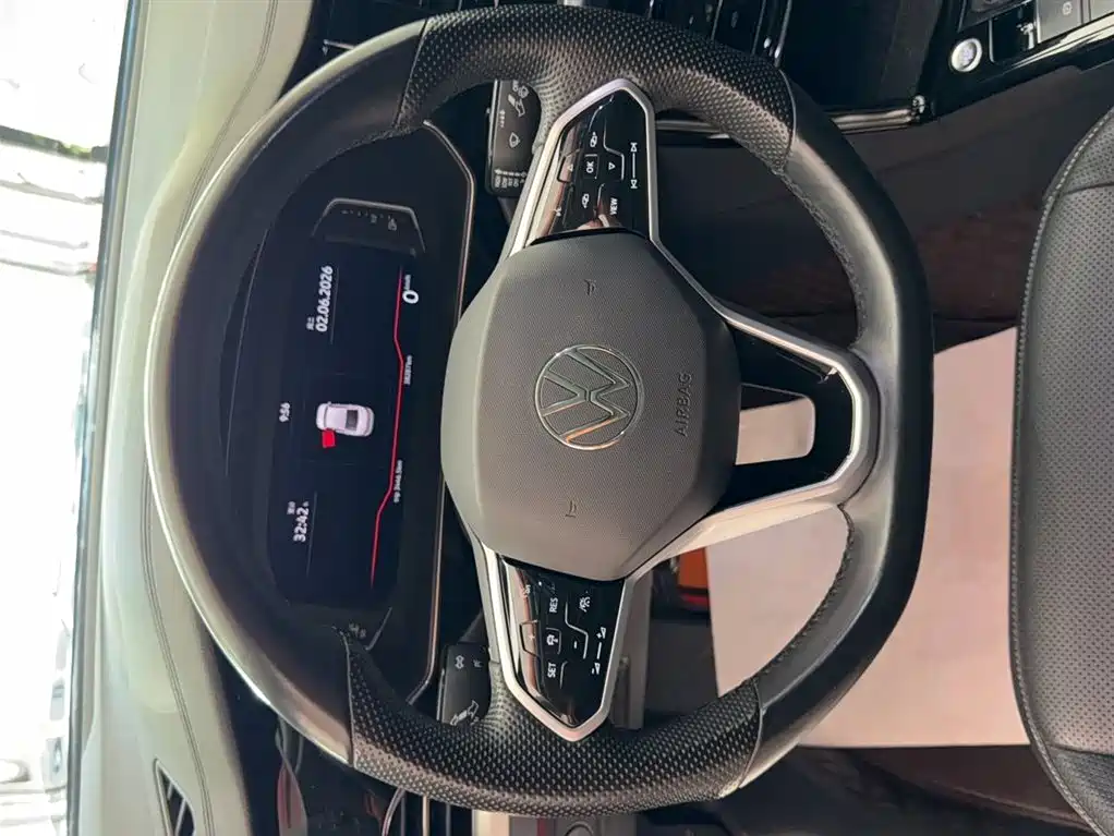 Volkswagen Passat 2023 Facelift 330TSI Starlight Luxury Edition фото 4