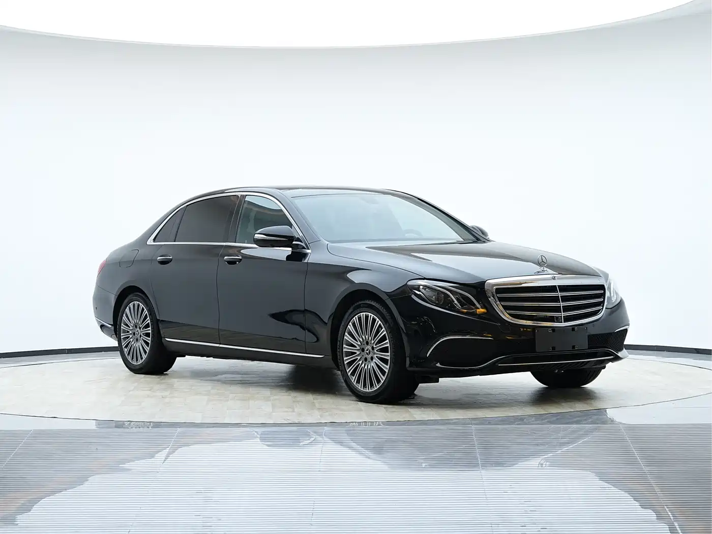 Mercedes-Benz E-Class 2020 E 300 L Luxury Model фото 3