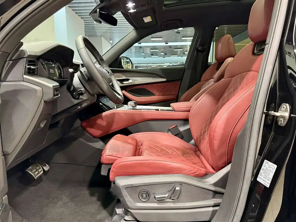 Audi Q6 2024 45 TFSI quattro Black Warrior Edition 6-seater фото 17