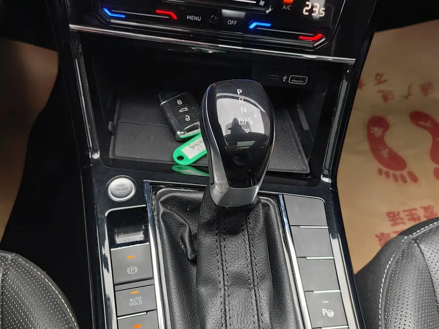 Volkswagen Passat 2022 330TSI Starlight Luxury Edition фото 14