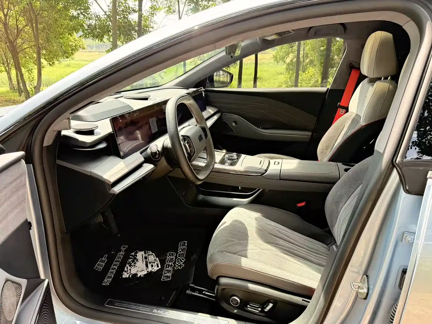 Geely Galaxy Galaxy E8 2025 620km AWD Starship LiDAR Smart Drive Edition фото 4