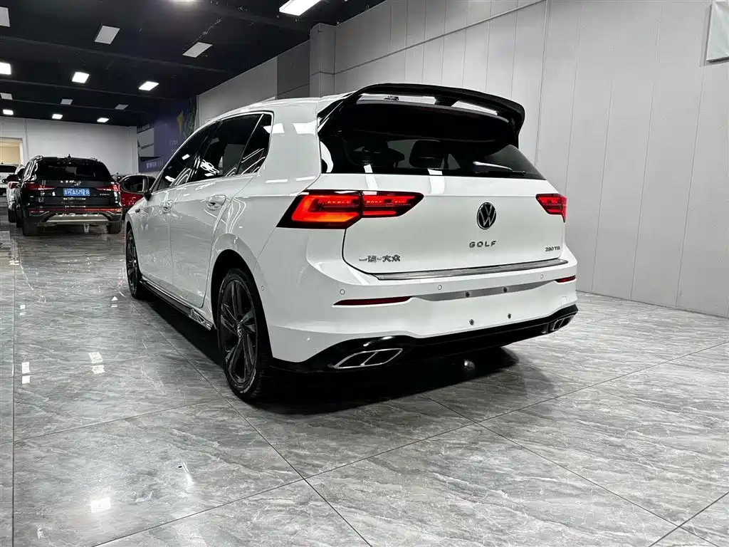 Volkswagen Golf 2023 280TSI DSG R-Line Lite фото 4