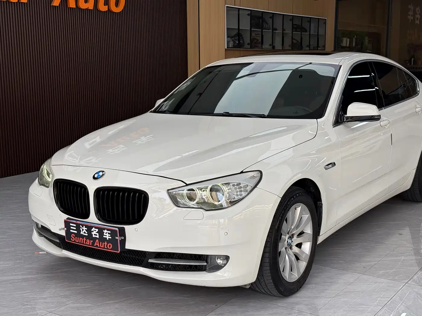 BMW 5 Series GT 2013 535i Elegance фото 9