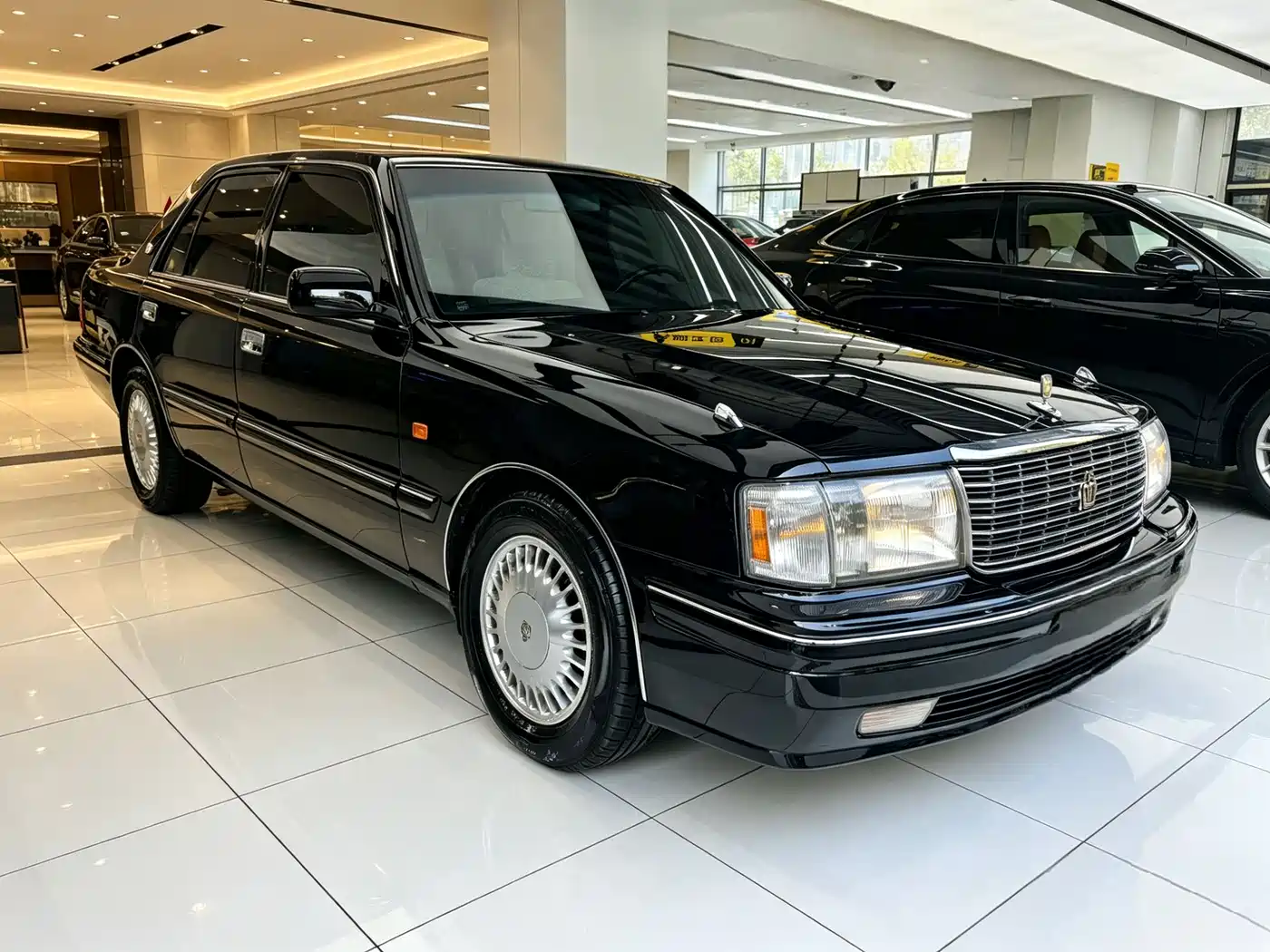 Toyota Crown фото 3