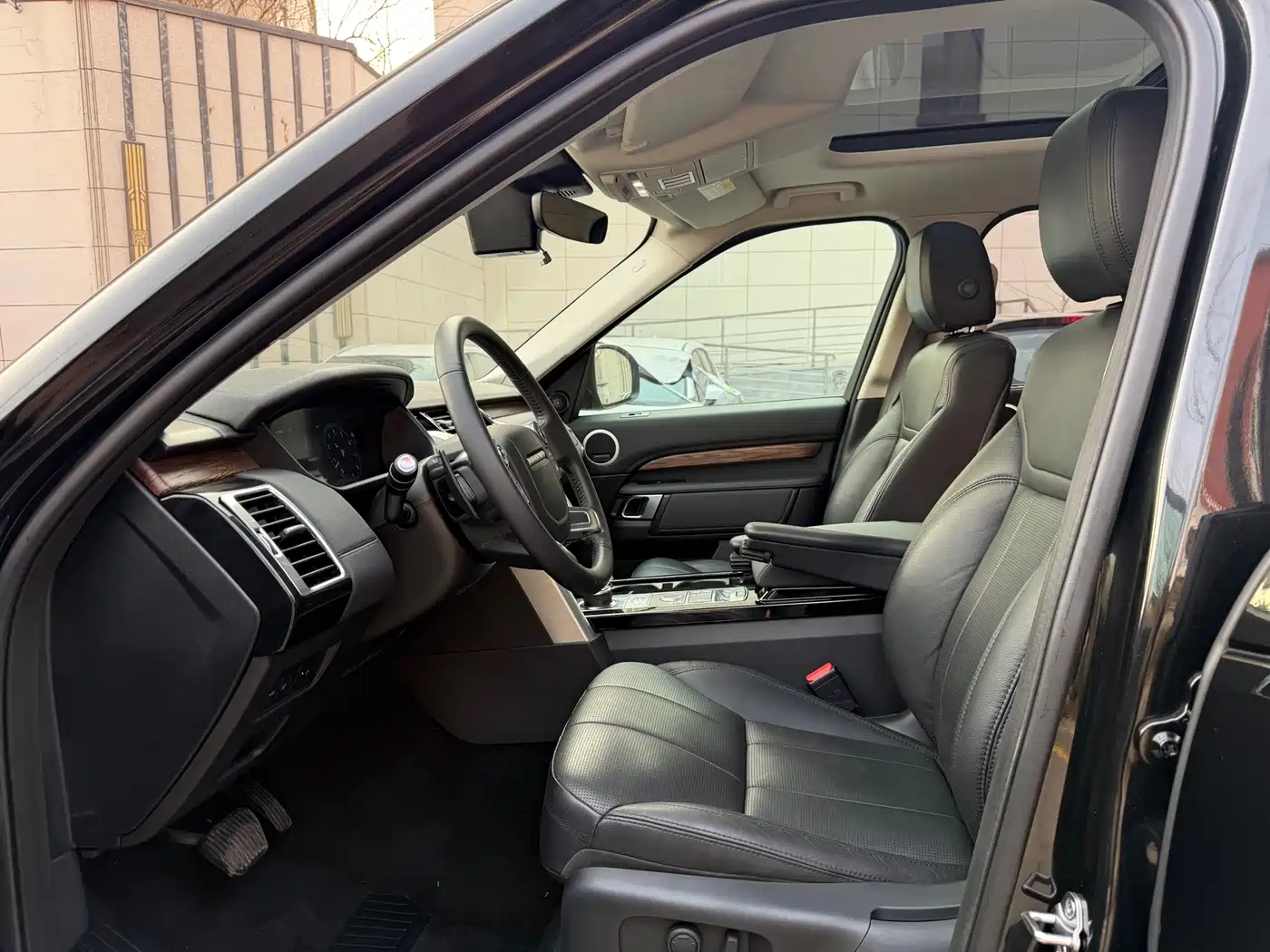 Land Rover Discovery 2017 3.0 SC V6 HSE фото 8