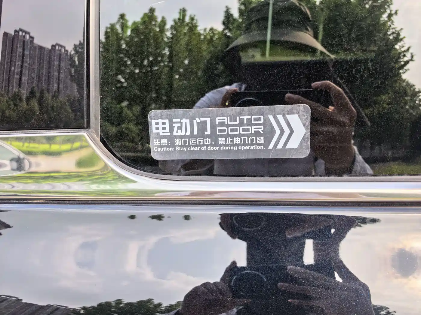 Hongqi HQ9 2023 2.0T Smart Connect Flag Enjoy Edition фото 17