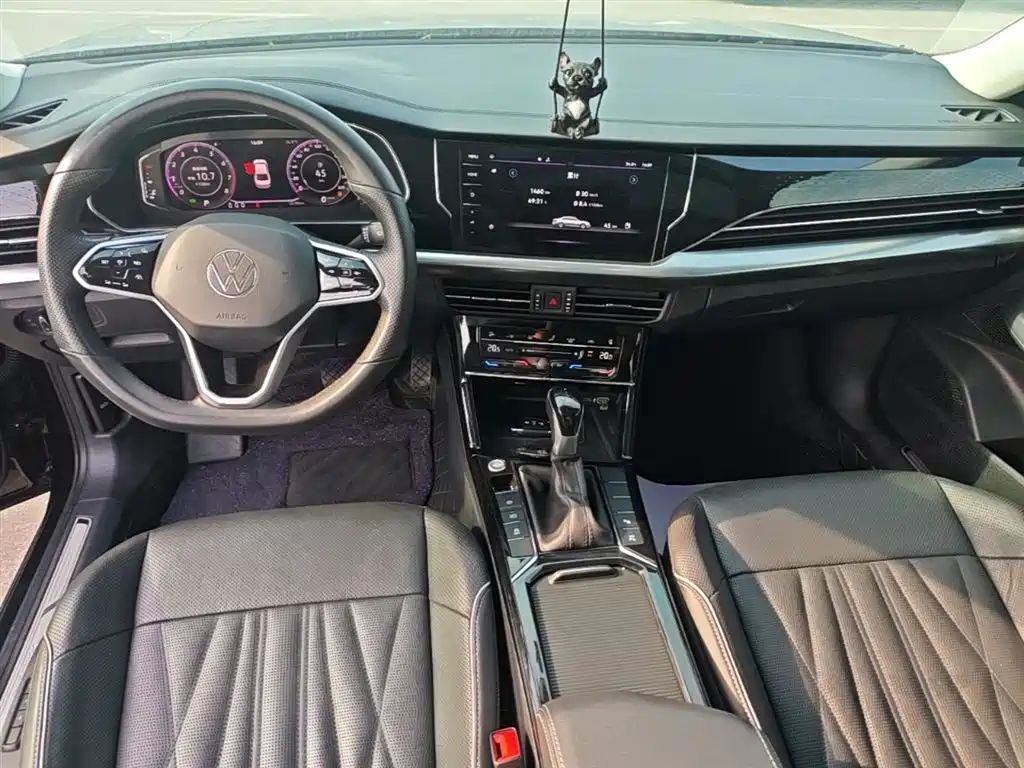 Volkswagen Passat 2023 330TSI Starlight Luxury Edition фото 10