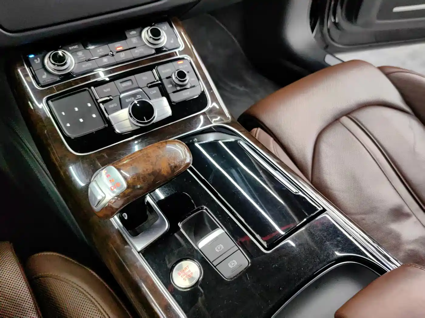 Audi A8 2014 A8L 6.3 FSI W12 quattro Flagship фото 9