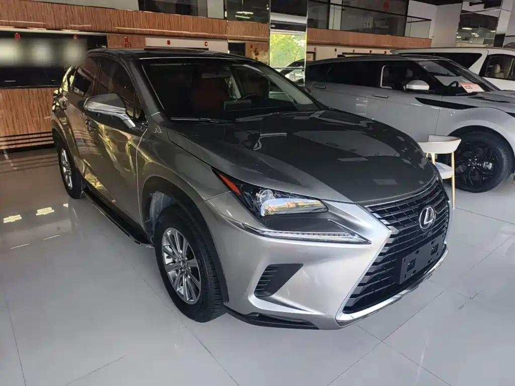 Фото 4 - Lexus NX