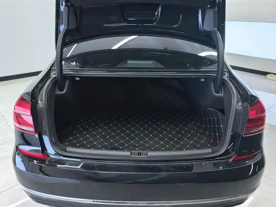 Volkswagen Passat 2016 330TSI DSG Honor Edition фото 4