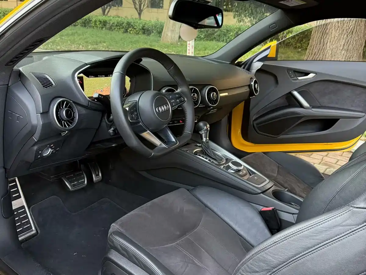 Фото 2 - Audi TT