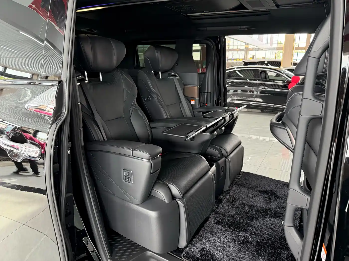 Toyota Vellfire 2024 Crown Hybrid 2.5L Executive Premium Edition фото 10