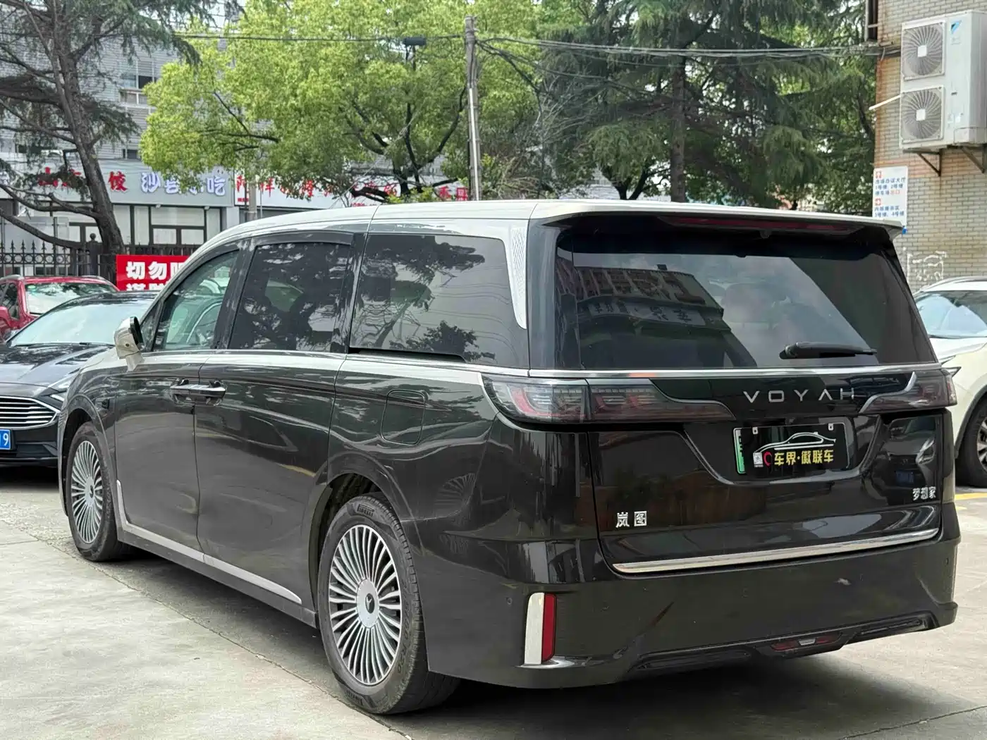 Voyah Auto Voyah Dreamer 2025 PHEV AWD Flagship Qian Kun Edition фото 11