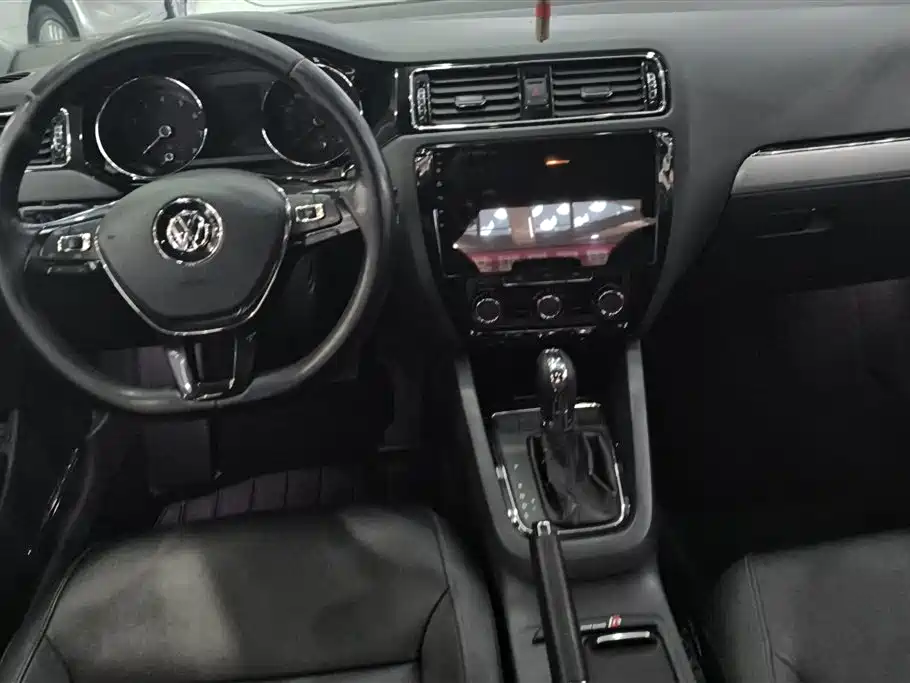 Volkswagen Sagitar 2015 230TSI Automatic Comfort фото 12