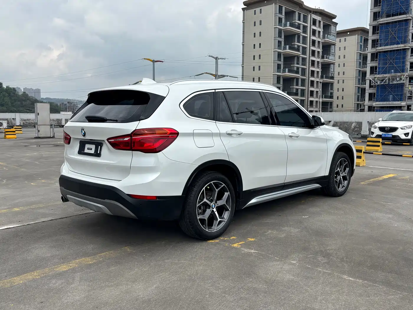 BMW X1 2018 sDrive18Li Premium Model фото 11