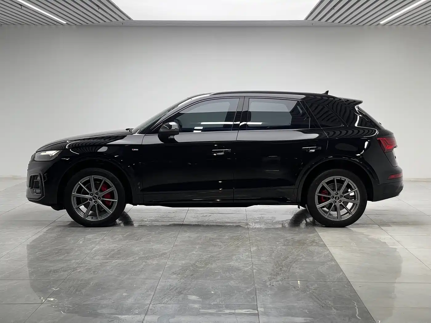 Audi Q5L 2024 Model 40 TFSI Luxury Dynamic фото 7