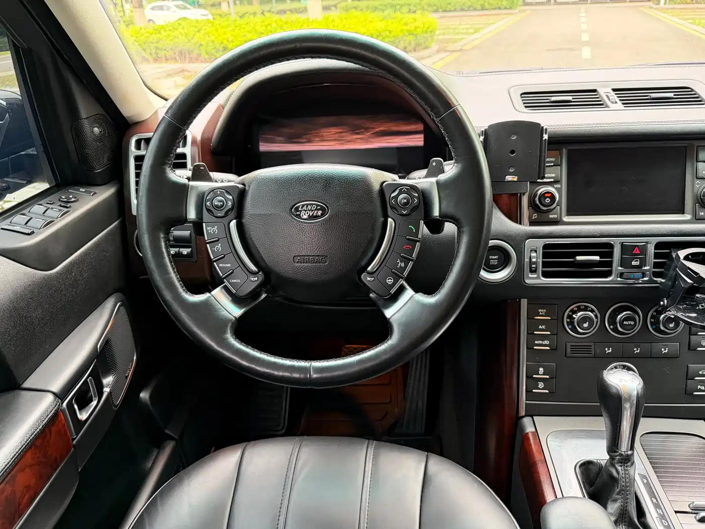 Land Rover Range Rover 2011 5.0 NA V8 HSE фото 11