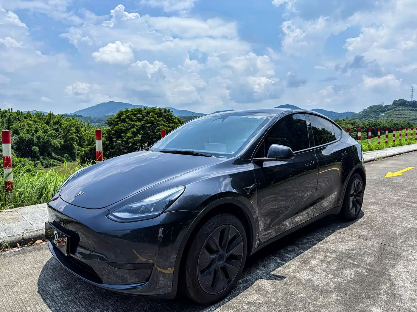 TESLA MODEL Y