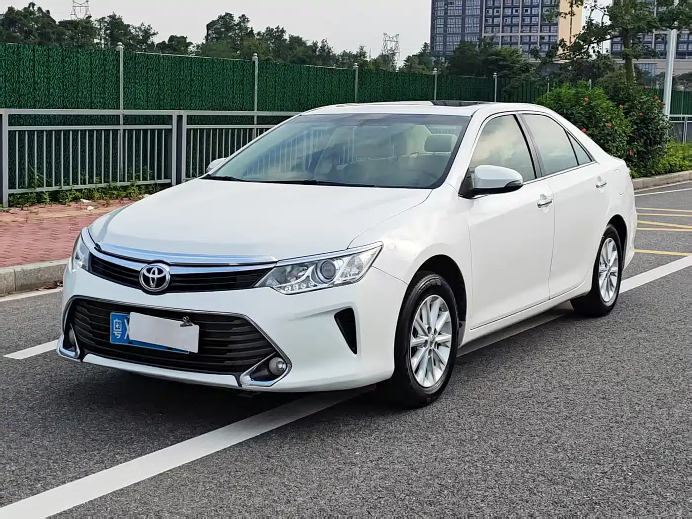 Toyota Camry 2015 2.0E Elite Edition фото 2