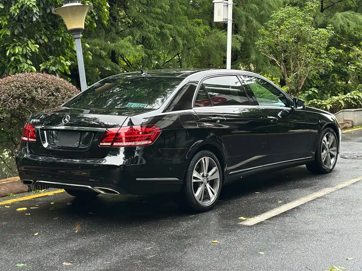 Photo 4 - Mercedes-Benz E-Class