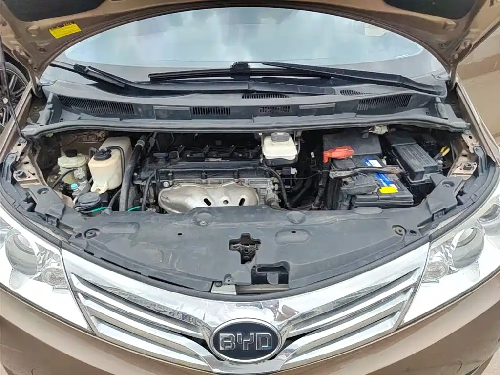 BYD M6 2013 2.4L Manual Luxury фото 20