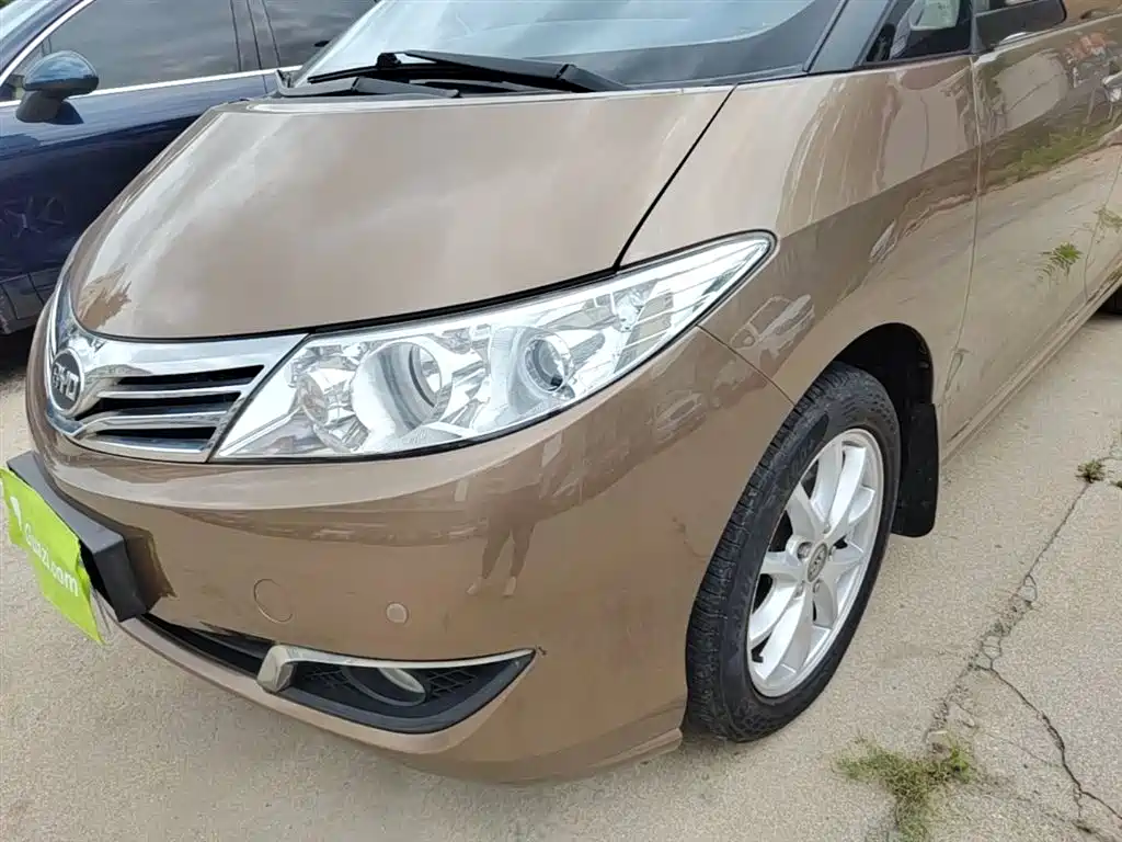 BYD M6 2013 2.4L Manual Luxury фото 24