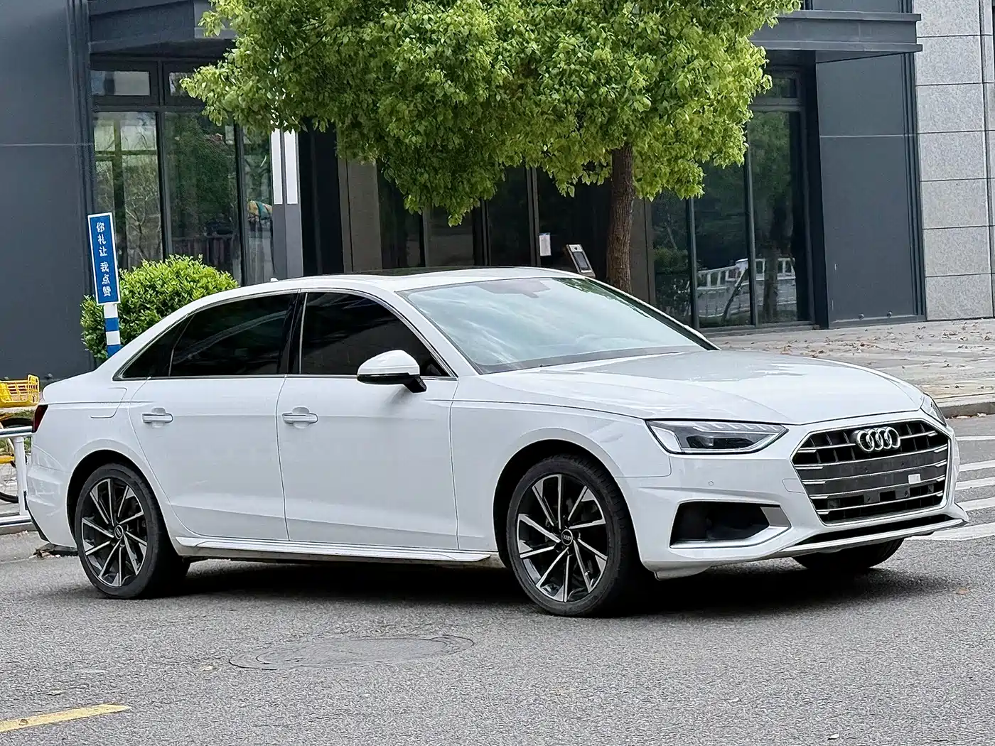 Audi A4L 2022 40 TFSI Luxury Elegance фото 3