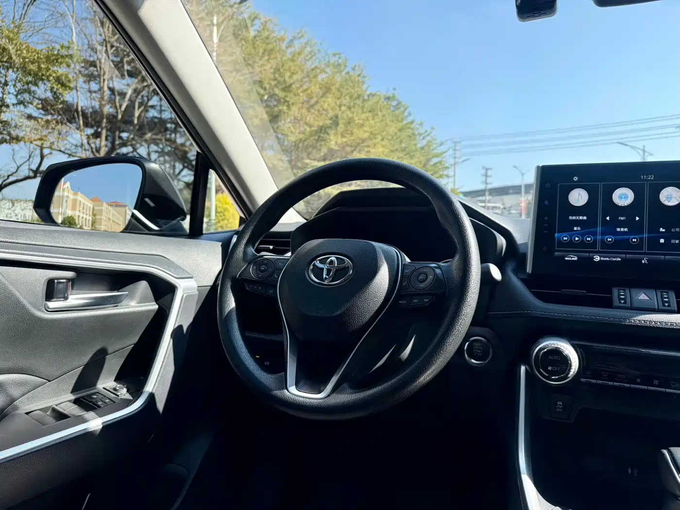 Toyota Wildlander 2021 2.0L CVT 2WD Luxury Edition фото 21