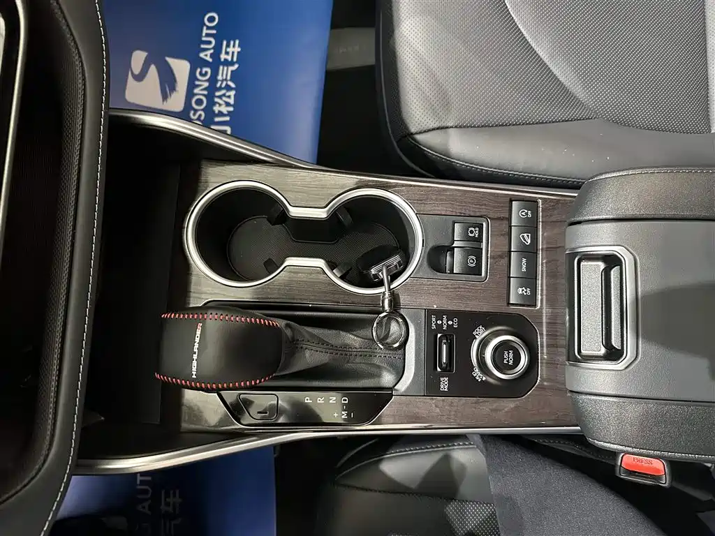TOYOTA HIGHLANDER