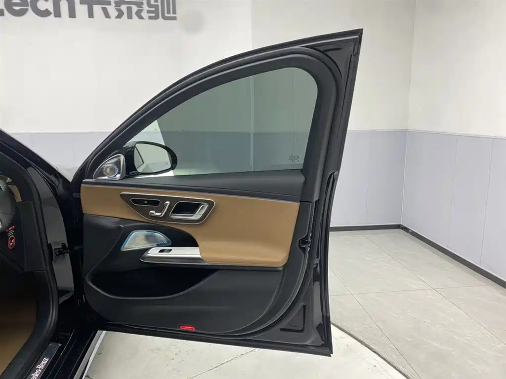 Mercedes-Benz E-Class 2024 E 300 L Fashion фото 27