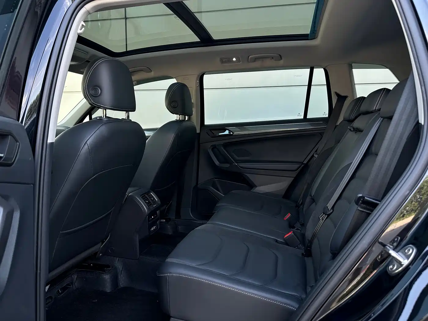 Volkswagen Tiguan L 2021 330TSI Automatic 2WD R-Line Premium фото 14