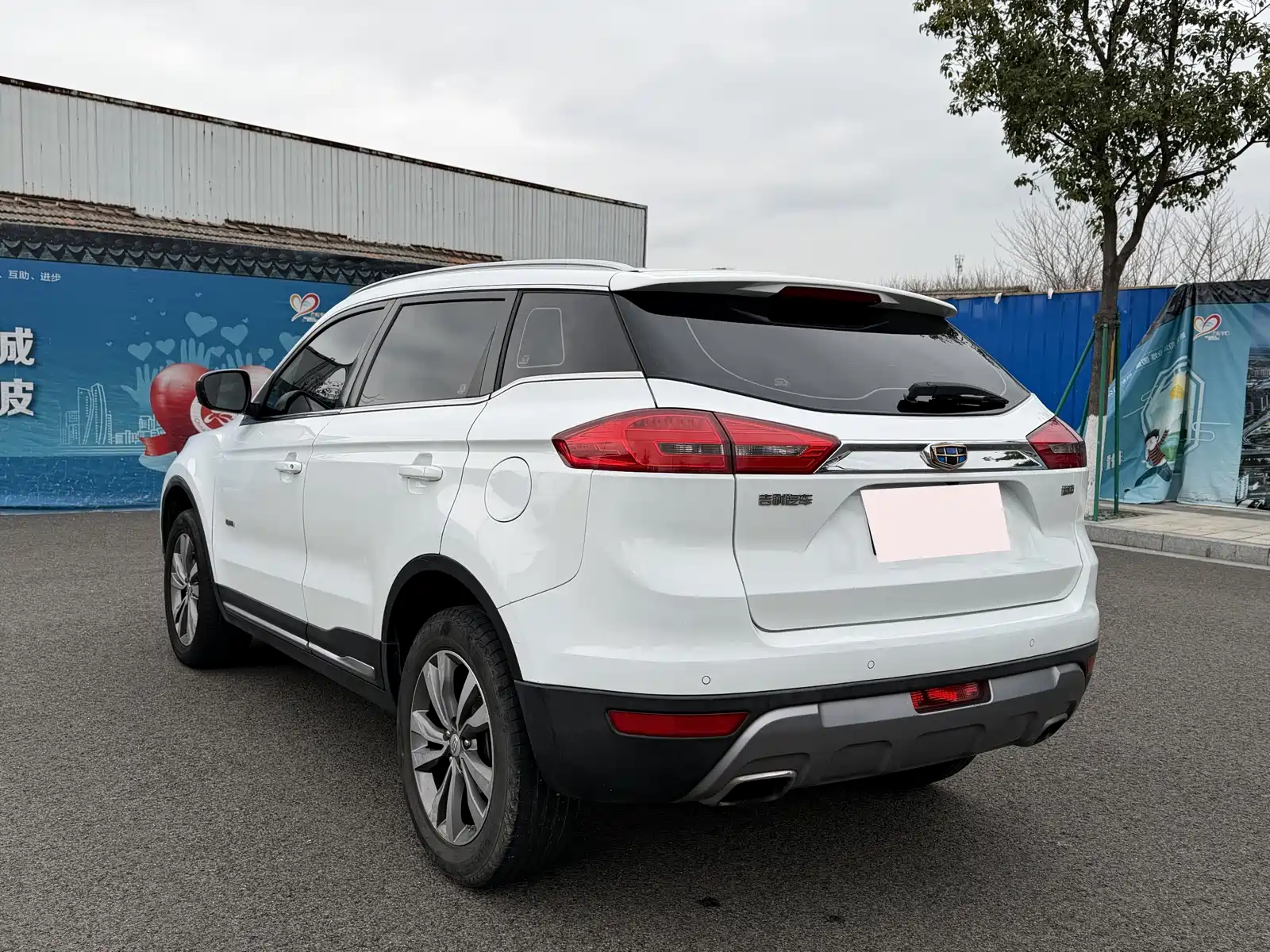 Фото 6 - Geely Atlas