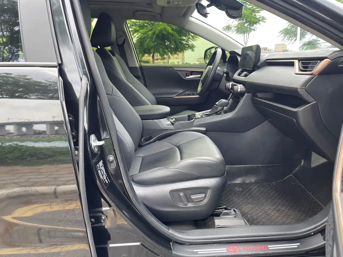 Toyota Wildlander 2024 Hybrid 2.5L E-CVT FWD Luxury PLUS Edition фото 11