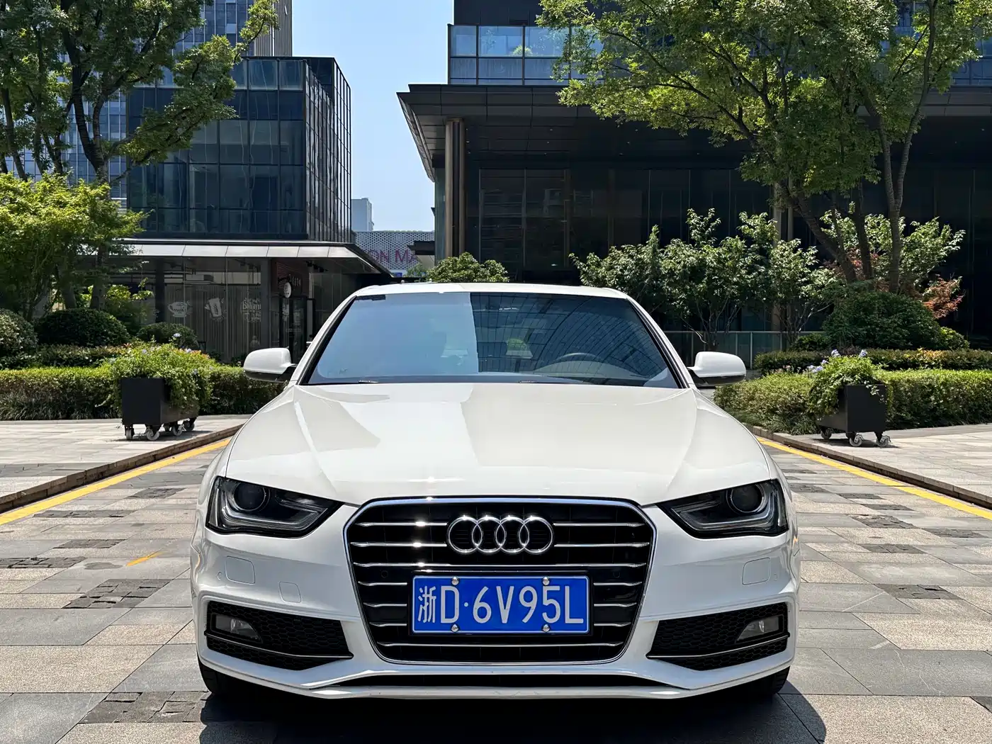 Audi A4L 2016 35 TFSI Collector's Edition S line Comfort фото 2