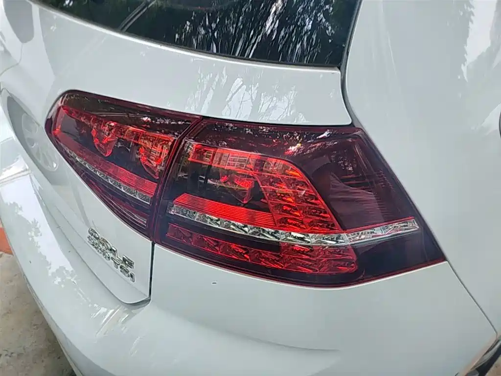 Volkswagen Golf 2017 230TSI Auto Luxury Millionth Anniversary Edition фото 8
