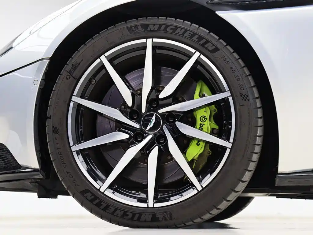 Aston Martin DB11 2017 2017 5.2T V12