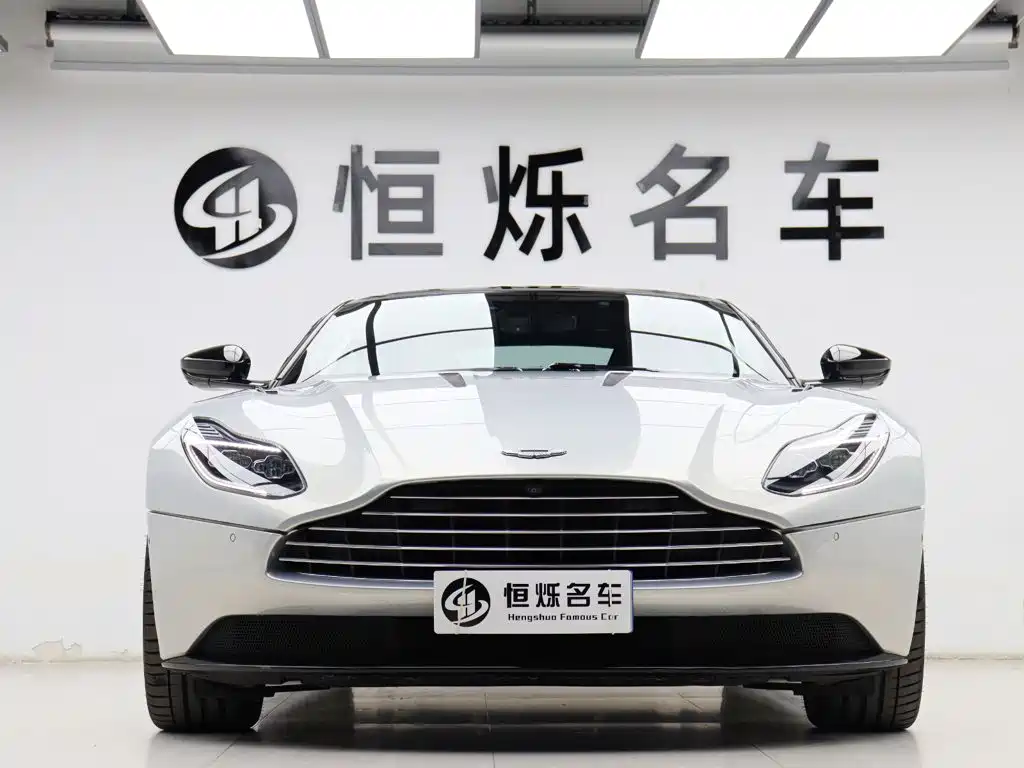 Фото 30 - Aston Martin DB11