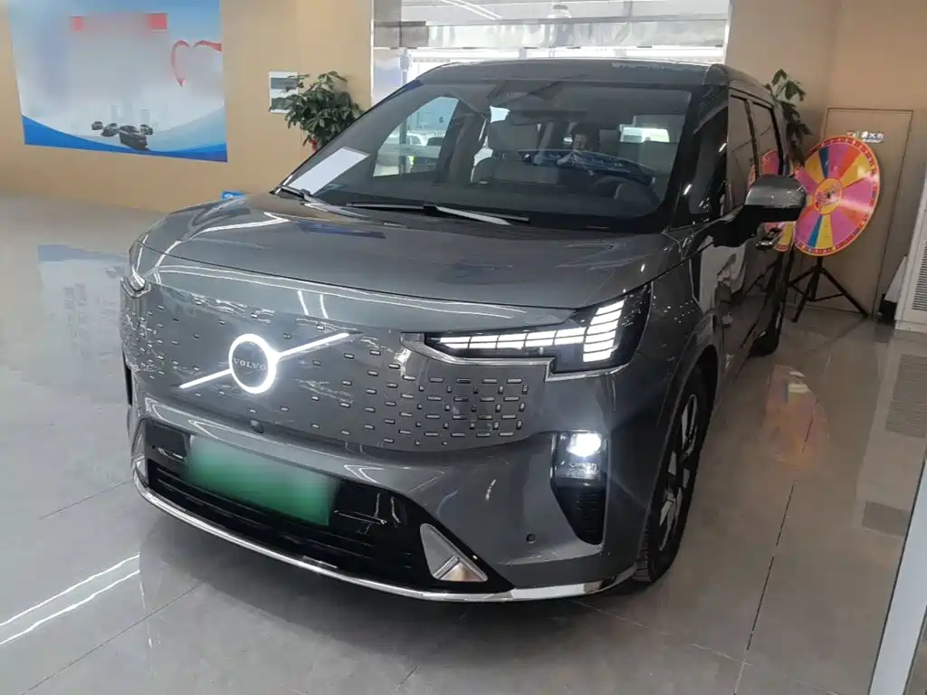 Volvo EM90 2024 2025 Ultra Six-Seater