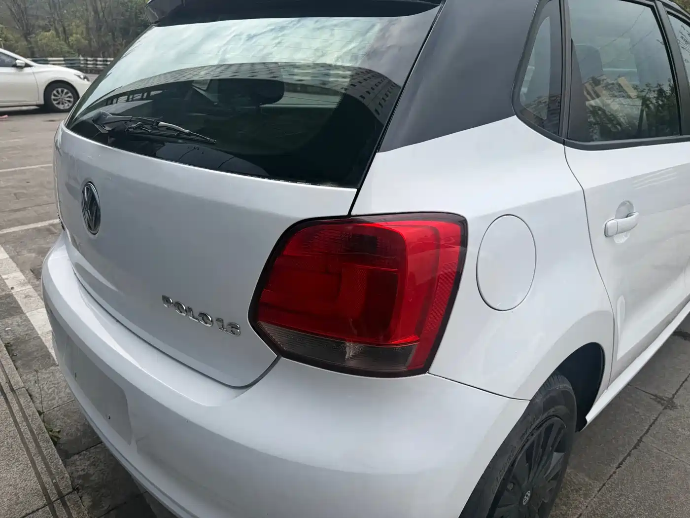 Volkswagen Polo 2011 1.4L Manual Joy Edition фото 18