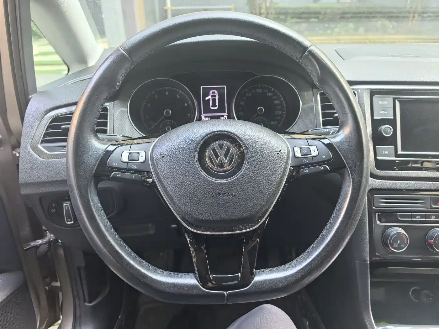 Volkswagen Golf Sportsvan 2018 230TSI Automatic Progressive фото 4