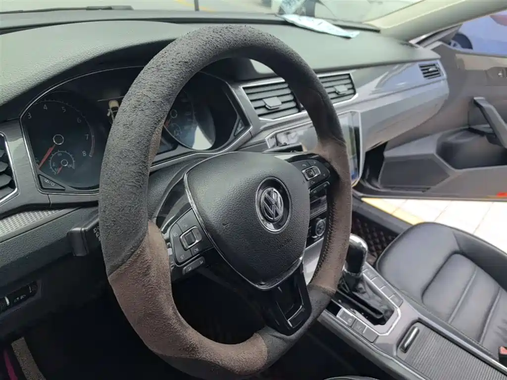 Volkswagen Passat 2016 330TSI DSG Honor Edition фото 11